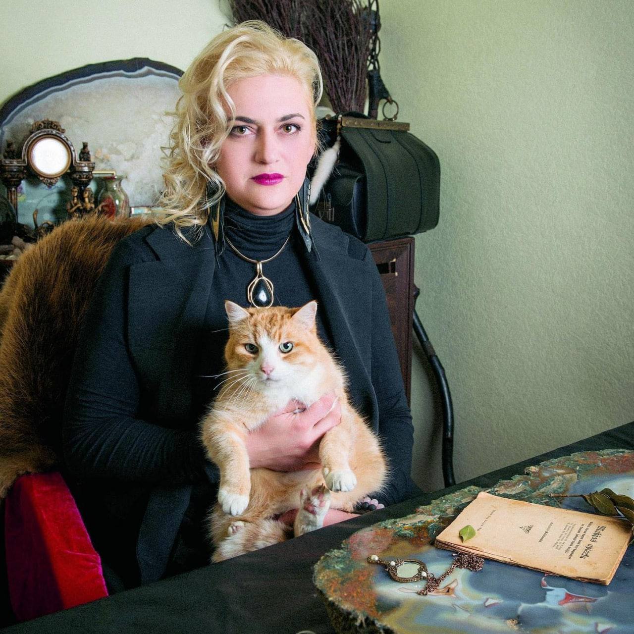 Санита Петере с котом